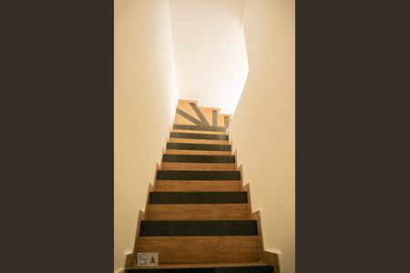 Escadas de casa de condomínio à venda com 3 quartos, 80m² em Vila Mangalot, São Paulo