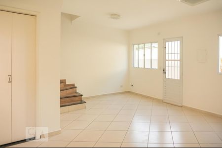 Casa de condomínio à venda com 80m², 3 quartos e 1 vagaSala