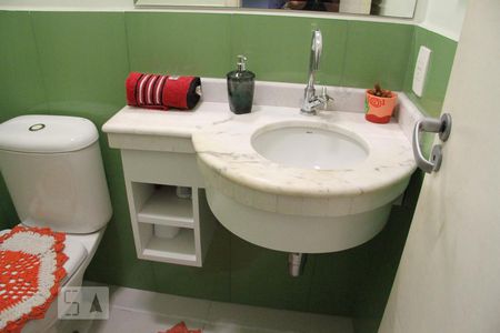 Casa à venda com 250m², 3 quartos e 4 vagasBanheiro