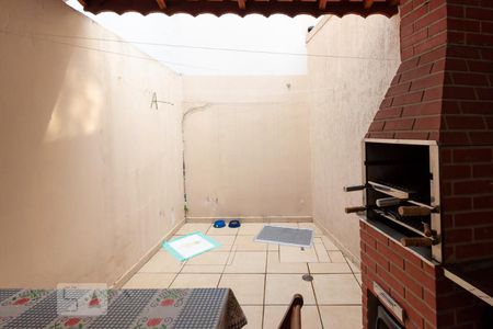 Casa de condomínio à venda com 120m², 2 quartos e 2 vagas Casa de condomínio à venda com 120m², 2 quartos e 2 vagasQuintal