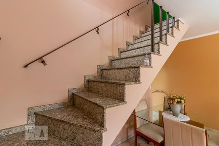 Escadas de casa à venda com 3 quartos, 298m² em Vila Santo Estéfano, São Paulo