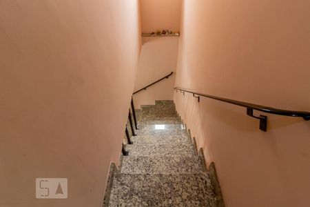 Casa à venda com 298m², 3 quartos e 6 vagasEscadas