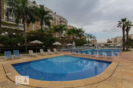 Apartamento à venda com 132m², 3 quartos e 2 vagas Apartamento à venda com 132m², 3 quartos e 2 vagasÁrea comum - Piscina