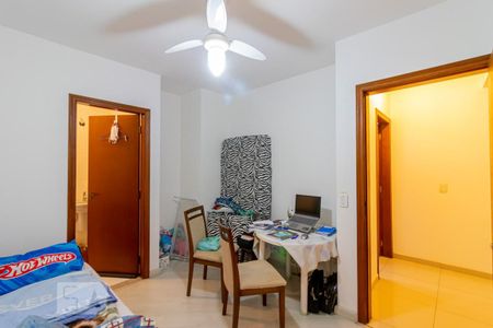 Casa à venda com 200m², 3 quartos e 4 vagasSuíte 2