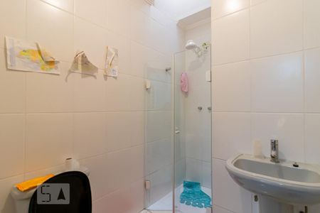 Casa à venda com 200m², 3 quartos e 4 vagasBanheiro da Suíte 2