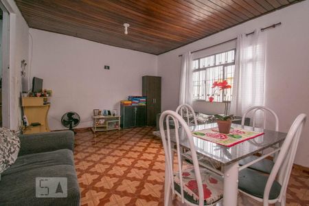 Casa à venda com 215m², 4 quartos e 2 vagasSala Casa 2