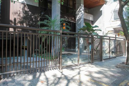 Apartamento à venda com 324m², 4 quartos e 2 vagasFachada e portaria