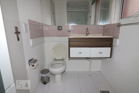Banheiro de kitnet/studio à venda com 1 quarto, 28m² em Auxiliadora, Porto Alegre