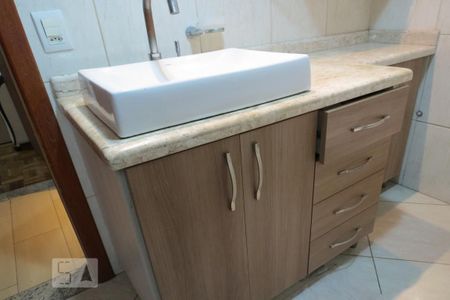 Apartamento para alugar com 70m², 2 quartos e sem vagaBanheiro 