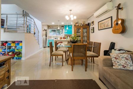Sala de casa de condomínio à venda com 4 quartos, 320m² em Ipanema, Porto Alegre