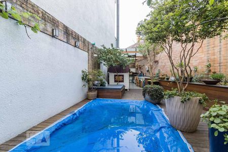 Casa de condomínio à venda com 320m², 4 quartos e 2 vagasPiscina