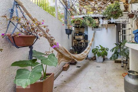 Casa de condomínio à venda com 320m², 4 quartos e 2 vagasQuintal