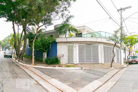 Casa para alugar com 350m², 3 quartos e 4 vagasFachada
