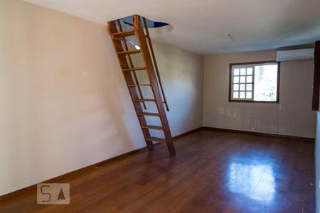 Sala de casa à venda com 4 quartos, 255m² em Tristeza, Porto Alegre