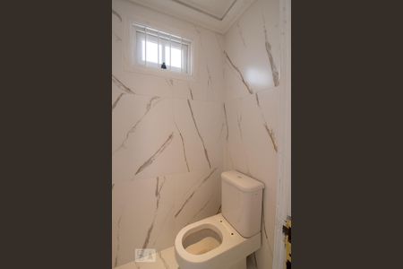 Casa à venda com 409m², 3 quartos e 4 vagasBanheiro da Suíte 1