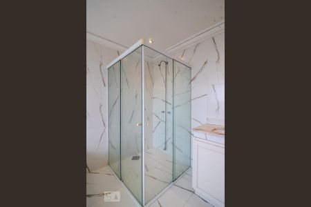 Casa à venda com 409m², 3 quartos e 4 vagasBanheiro da Suíte 1