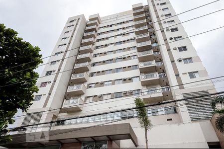 Apartamento à venda com 60m², 2 quartos e 1 vaga Apartamento à venda com 60m², 2 quartos e 1 vagaFachada