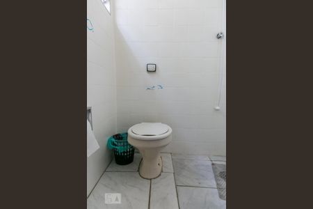 Casa à venda com 350m², 4 quartos e 3 vagas Casa à venda com 350m², 4 quartos e 3 vagasBanheiro 2