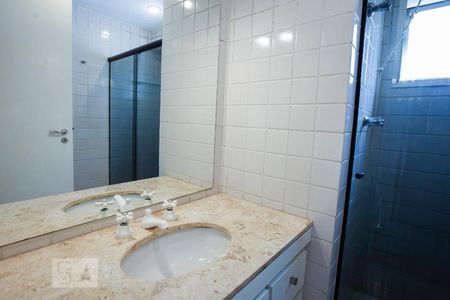 Apartamento para alugar com 70m², 2 quartos e 1 vaga Apartamento para alugar com 70m², 2 quartos e 1 vagaBanheiro da Suíte