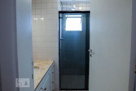 Apartamento para alugar com 70m², 2 quartos e 1 vaga Apartamento para alugar com 70m², 2 quartos e 1 vagaBanheiro da Suíte