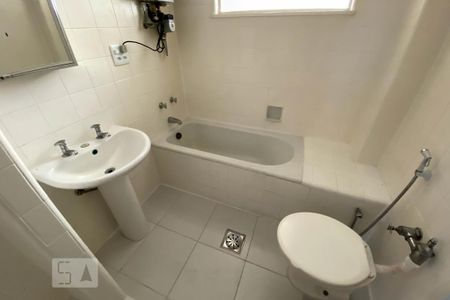 Apartamento à venda com 96m², 3 quartos e sem vaga Apartamento à venda com 96m², 3 quartos e sem vagaBanheiro