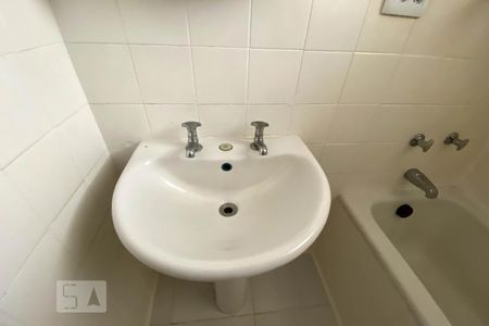 Apartamento à venda com 96m², 3 quartos e sem vaga Apartamento à venda com 96m², 3 quartos e sem vagaBanheiro