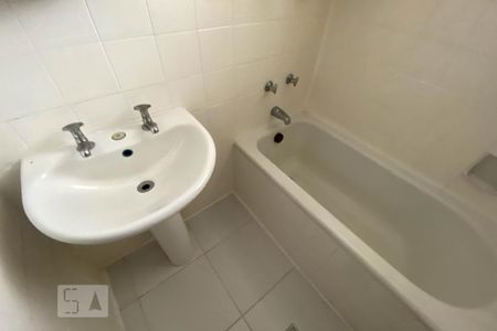 Apartamento à venda com 96m², 3 quartos e sem vaga Apartamento à venda com 96m², 3 quartos e sem vagaBanheiro