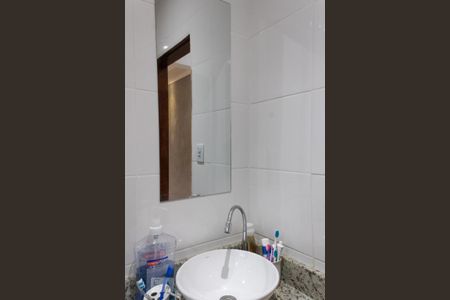 Casa à venda com 100m², 2 quartos e 1 vaga Casa à venda com 100m², 2 quartos e 1 vagaBanheiro