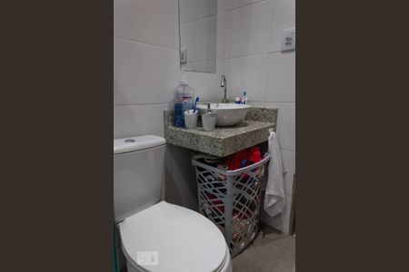 Casa à venda com 100m², 2 quartos e 1 vaga Casa à venda com 100m², 2 quartos e 1 vagaBanheiro