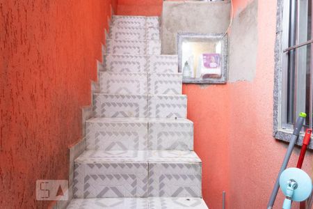 Casa à venda com 100m², 2 quartos e 1 vaga Casa à venda com 100m², 2 quartos e 1 vagaEscada de Acesso a Área Social e Área de Serviço