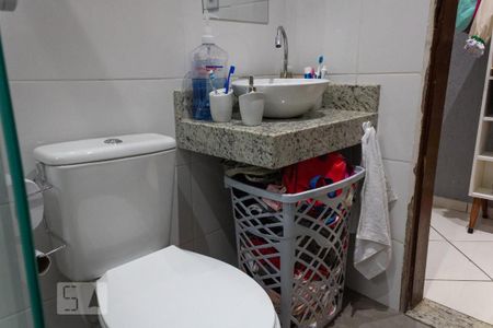 Casa à venda com 100m², 2 quartos e 1 vaga Casa à venda com 100m², 2 quartos e 1 vagaBanheiro