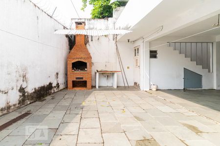 Casa à venda com 287m², 4 quartos e 6 vagas Casa à venda com 287m², 4 quartos e 6 vagasQuintal