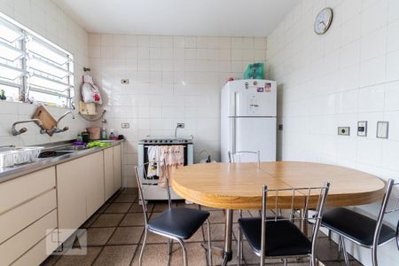 Casa à venda com 287m², 4 quartos e 6 vagas Casa à venda com 287m², 4 quartos e 6 vagasCozinha