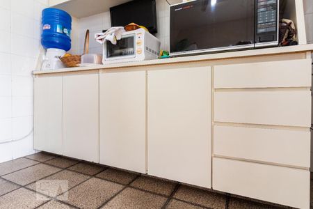 Casa à venda com 287m², 4 quartos e 6 vagas Casa à venda com 287m², 4 quartos e 6 vagasCozinha - Armários