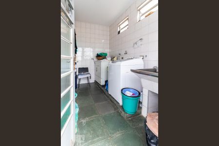 Casa à venda com 287m², 4 quartos e 6 vagas Casa à venda com 287m², 4 quartos e 6 vagasLavanderia