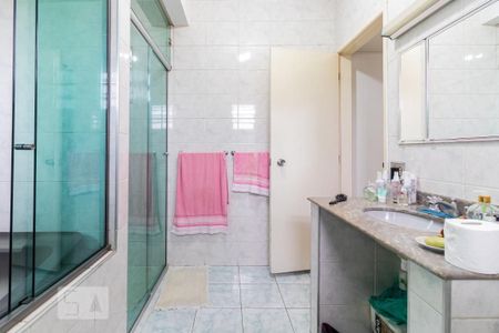 Casa à venda com 287m², 4 quartos e 6 vagas Casa à venda com 287m², 4 quartos e 6 vagasBanheiro da Suíte