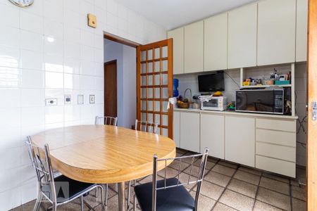 Casa à venda com 287m², 4 quartos e 6 vagas Casa à venda com 287m², 4 quartos e 6 vagasCozinha