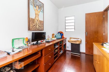 Casa à venda com 287m², 4 quartos e 6 vagas Casa à venda com 287m², 4 quartos e 6 vagasQuarto 1