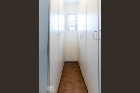 Casa à venda com 287m², 4 quartos e 6 vagas Casa à venda com 287m², 4 quartos e 6 vagasQuarto 4 - Suíte - Closet