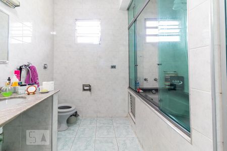 Casa à venda com 287m², 4 quartos e 6 vagas Casa à venda com 287m², 4 quartos e 6 vagasBanheiro da Suíte