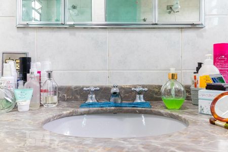 Casa à venda com 287m², 4 quartos e 6 vagas Casa à venda com 287m², 4 quartos e 6 vagasBanheiro da Suíte - Pia