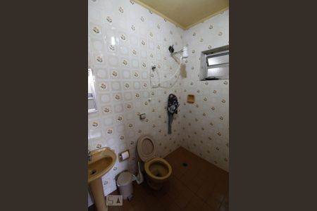 Casa para alugar com 320m², 3 quartos e 4 vagas Casa para alugar com 320m², 3 quartos e 4 vagasBanheiro da Edícula
