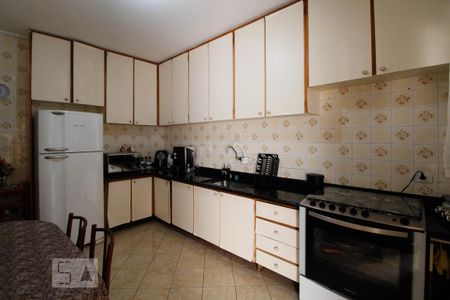 Casa para alugar com 320m², 3 quartos e 4 vagas Casa para alugar com 320m², 3 quartos e 4 vagasCozinha