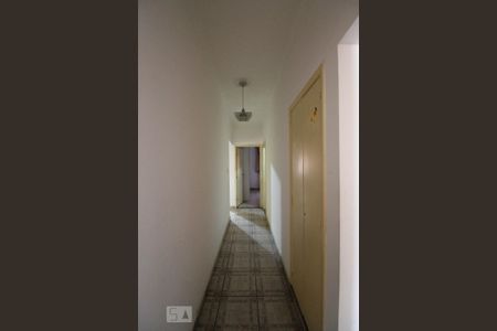 Casa para alugar com 320m², 3 quartos e 4 vagas Casa para alugar com 320m², 3 quartos e 4 vagasCorredor