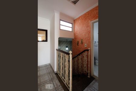 Corredor de casa para alugar com 3 quartos, 320m² em Jardim Santa Mena, Guarulhos