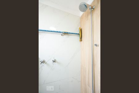 Apartamento à venda com 70m², 3 quartos e 2 vagasChuveiro