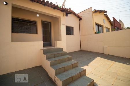 Casa para alugar com 80m², 2 quartos e 2 vagasFachada