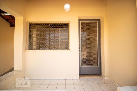 Casa para alugar com 80m², 2 quartos e 2 vagasVaranda