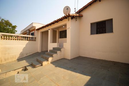 Casa para alugar com 80m², 2 quartos e 2 vagasFachada