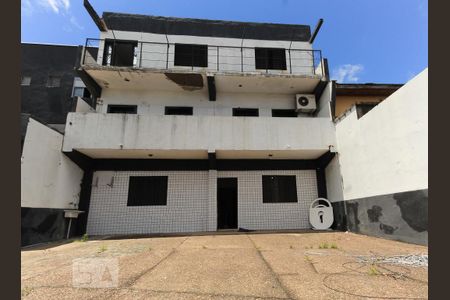Casa à venda com 170m², 3 quartos e 5 vagas Casa à venda com 170m², 3 quartos e 5 vagasFachada
